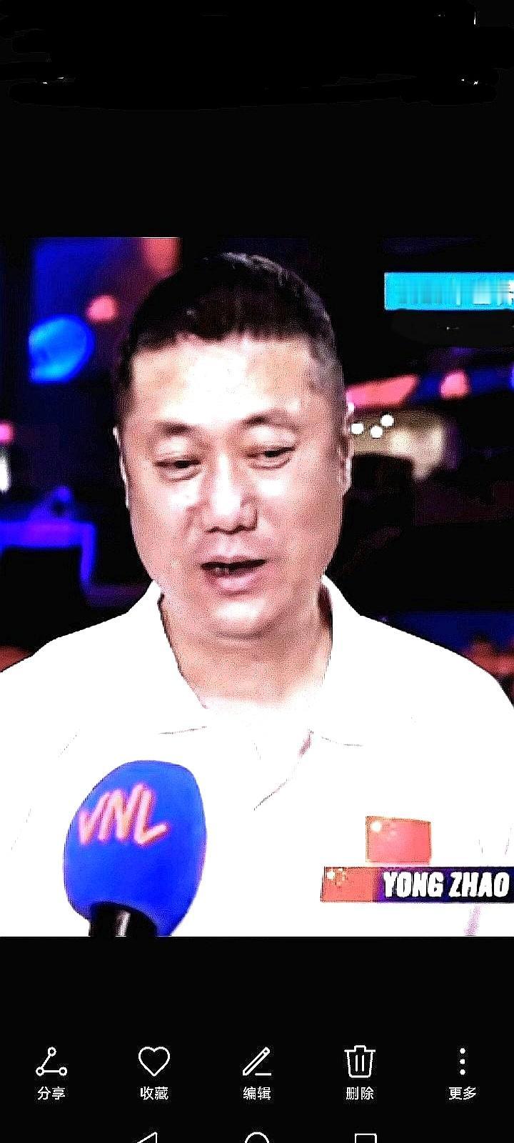 五局拉锯，把夜晚拉得很长。
世女排联赛最后一轮的夜场，中国女排2比3惜负意大利，