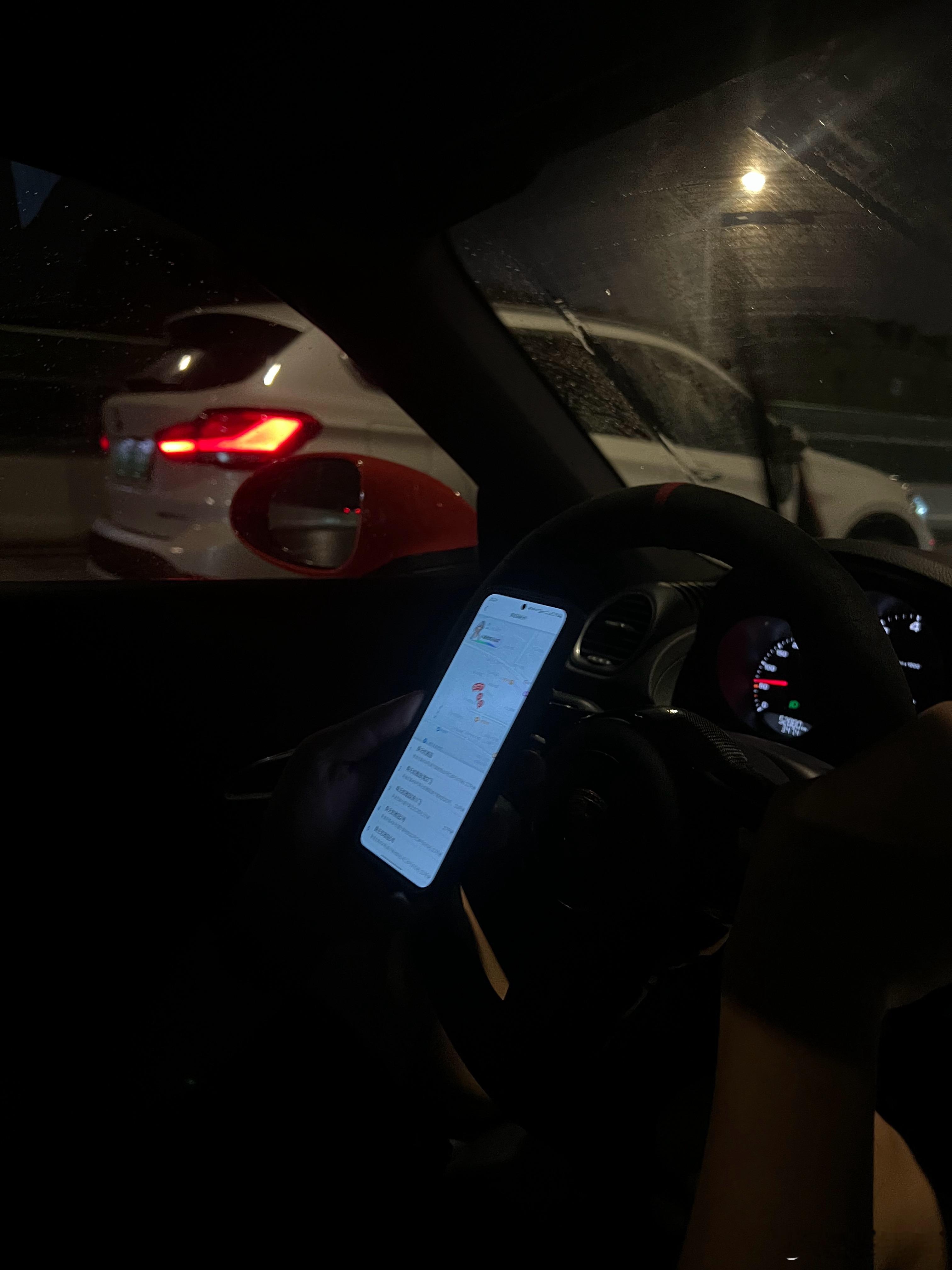 老旧燃油车车主对语音的渴求：小德小德，导航到 xxx。 ​​​