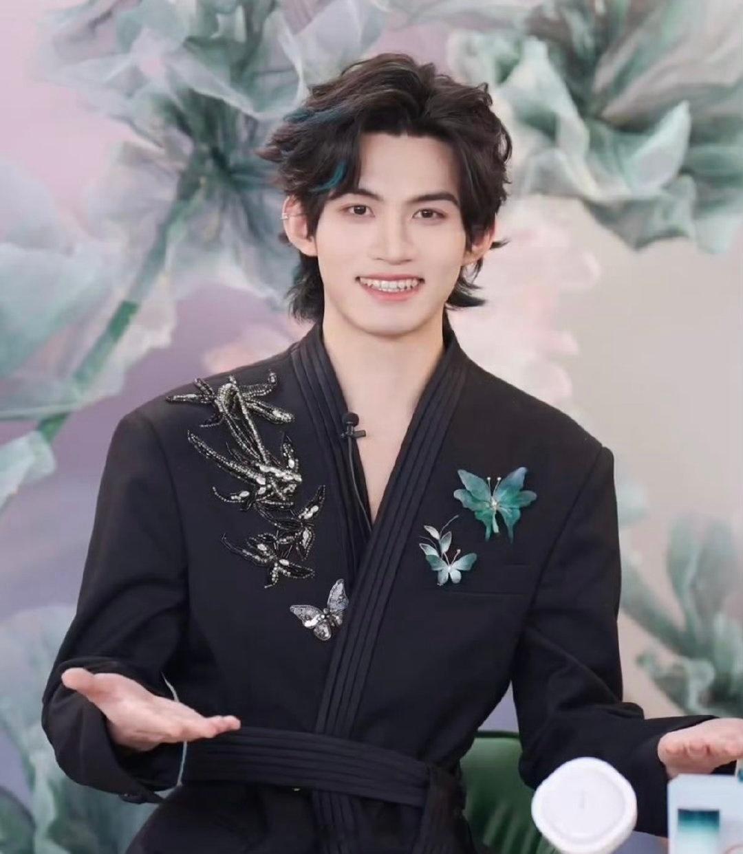 田栩宁、云旗的美妆品牌直播截图，这段时间最火的就是6.0和10.0了吧