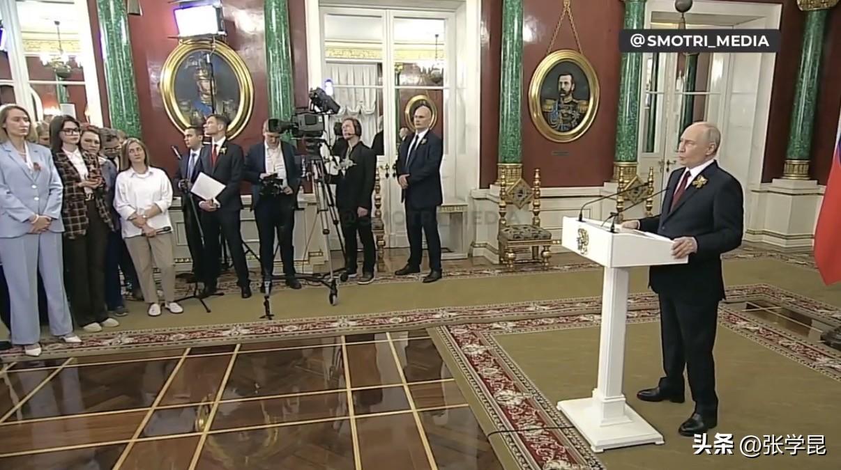 刚刚结束“胜利日”阅兵仪式的俄罗斯总统普京今天在克里姆林宫回答记者提问时表示：“