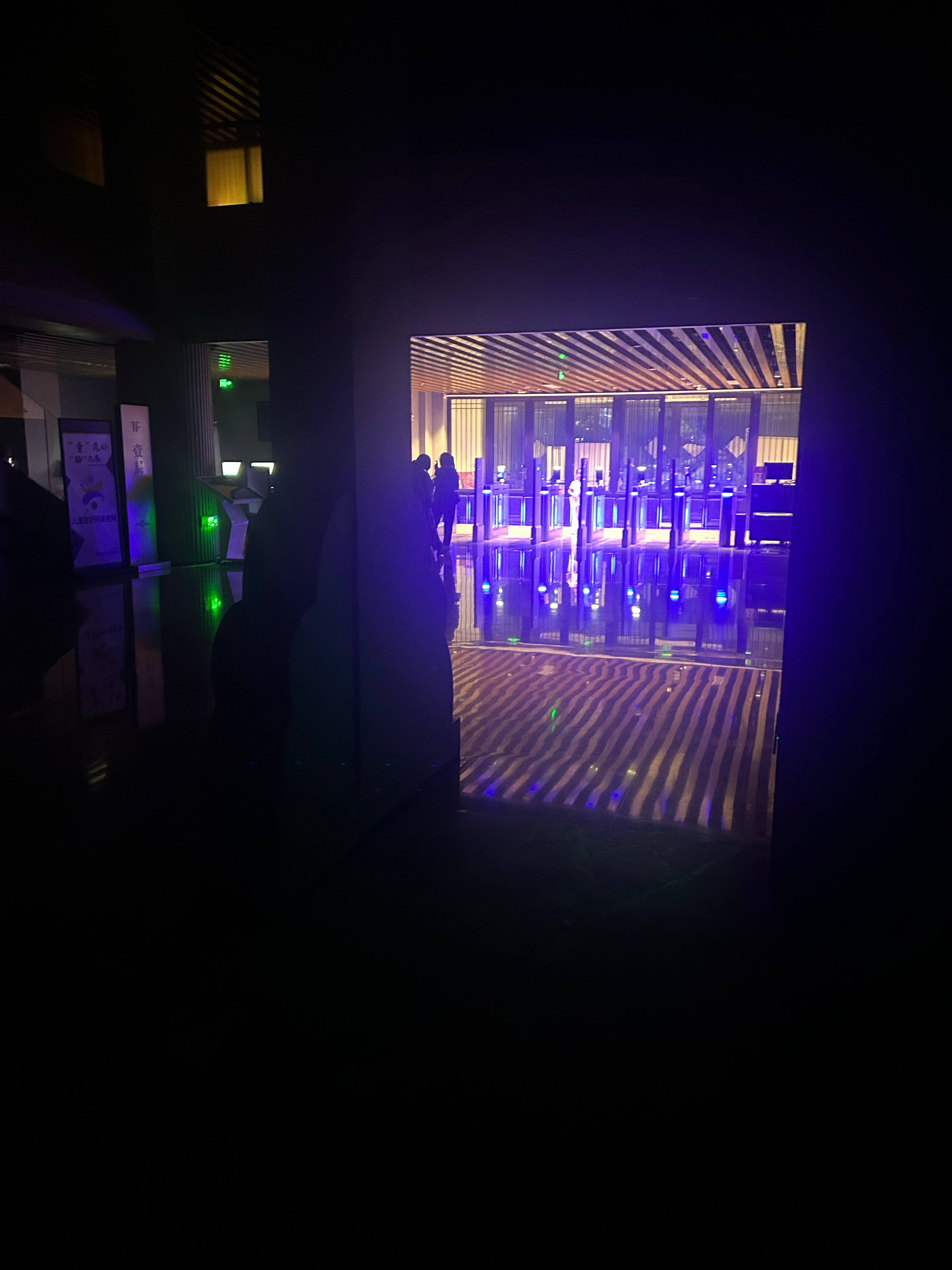 备战中考 学到图书馆关灯