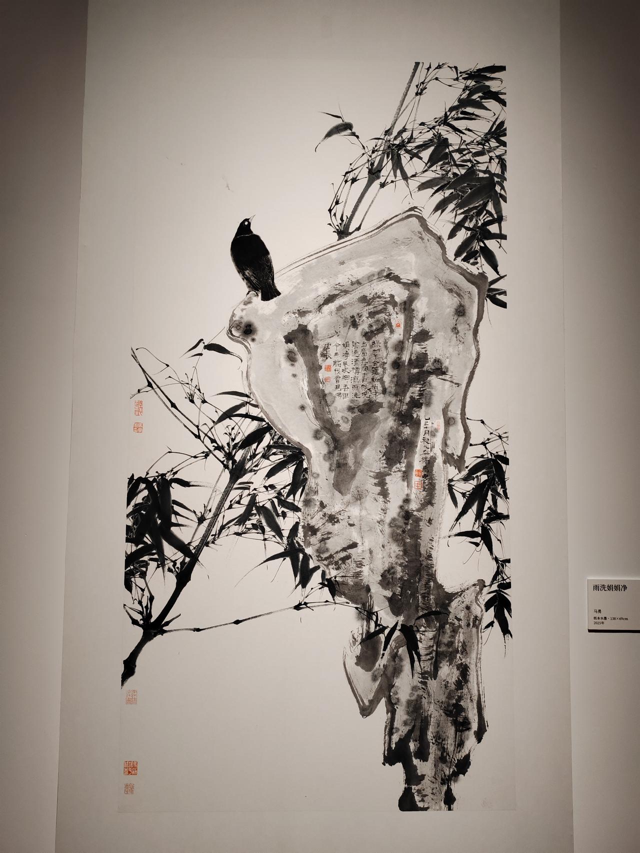 大六座旗舰看岚图泰山 黑白相间，意境深远，感受东方艺术的魅力。