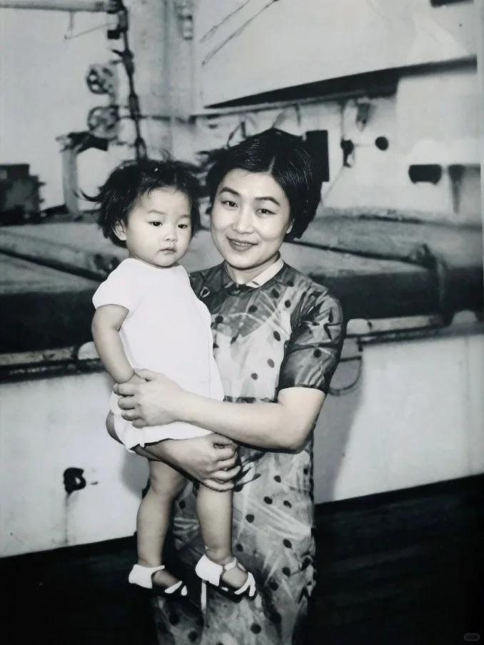 1923年，杨绛和费孝通都在振华女中读书。

那时候，杨绛的算数很差，费孝通的算