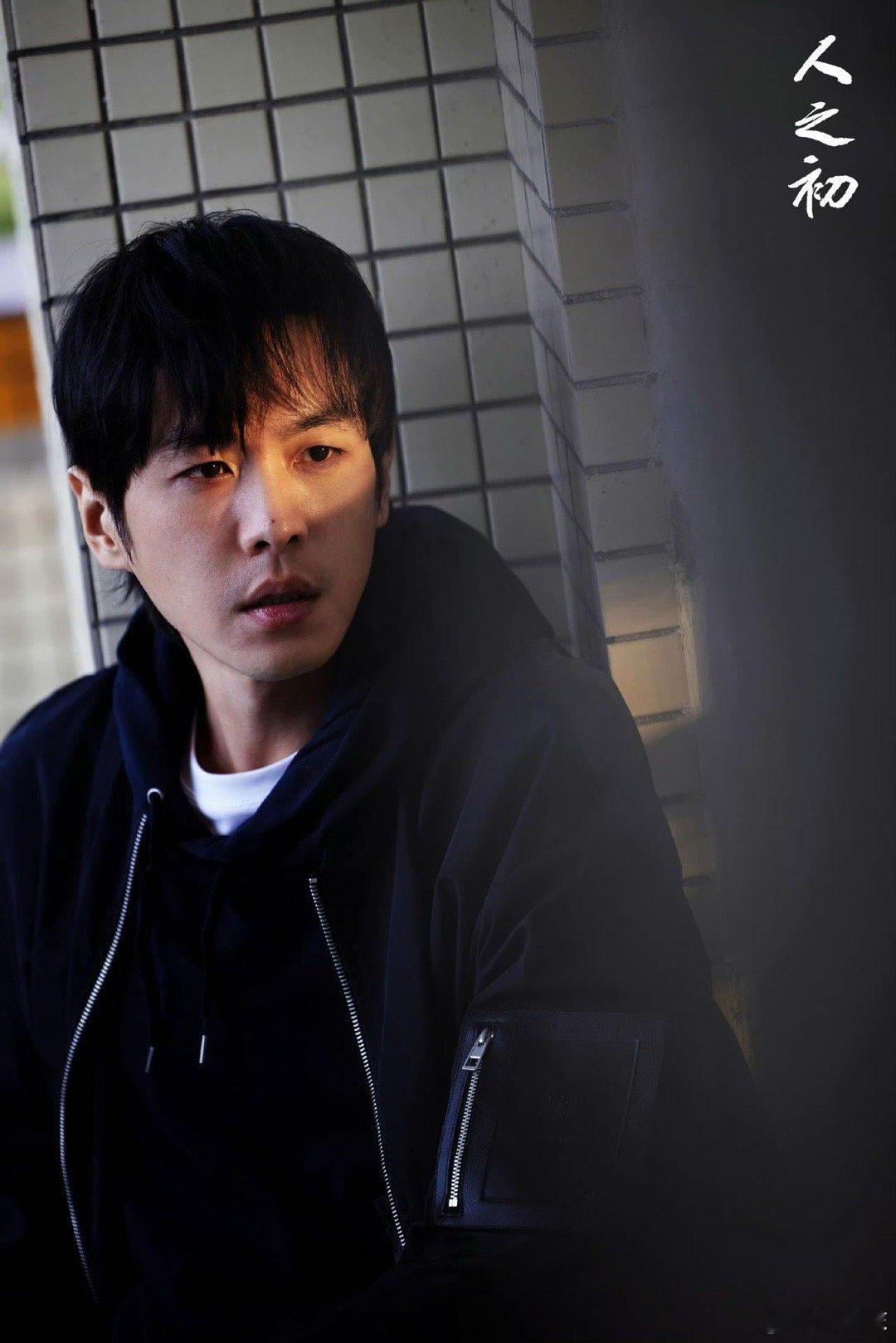 隔壁老钱风张若昀流浪风电视剧人之初 现代剧赛道新风起！张若昀演的高风，一生寻血缘