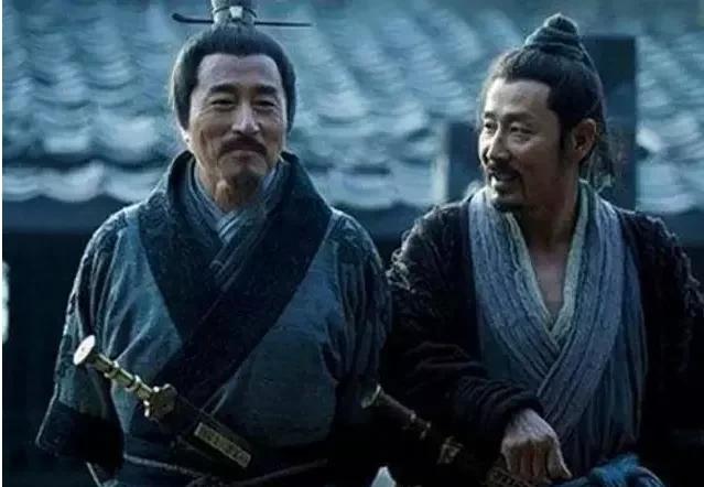 公元前193年，萧何病危。刘盈来到萧何家里探望他，并询问萧何：“丞相百岁之后，谁