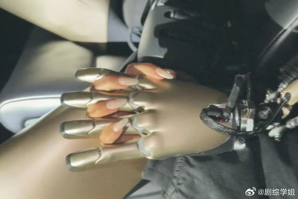 我就知道宝莱坞的机器人之恋是真事改编[喵喵] 