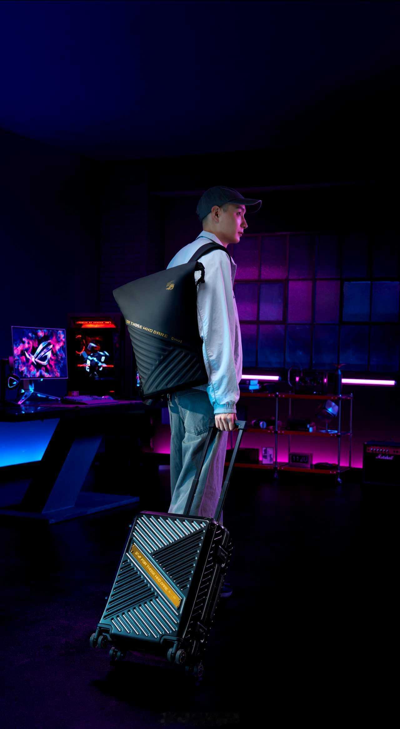 ROG Slash双肩包4.0与20英寸行李箱20周年限定版来袭！黑透金配色、2