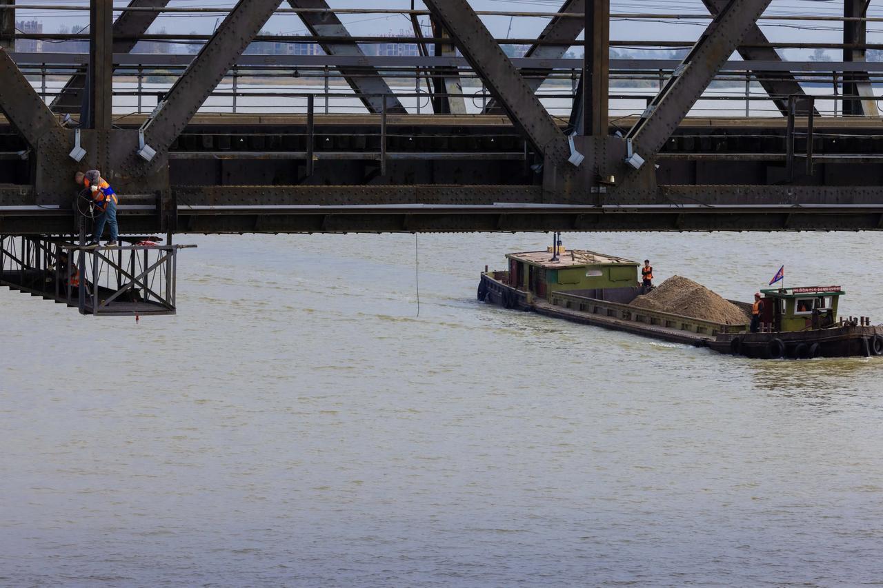 那么近，那么远。