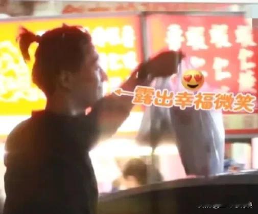 窦骁何超莲引发热议！

10月30日，窦骁何超莲突然引发了热议，只因许久没看到同