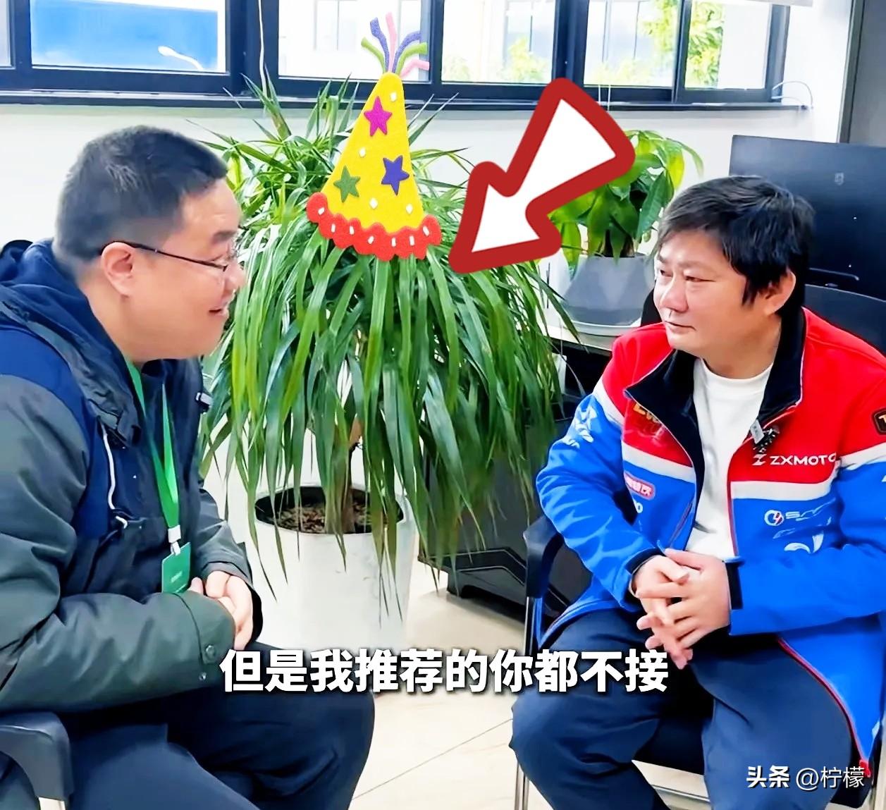 张雪机车拿了冠军后，
干了件让各路网红极其难堪的事。想来蹭热度搞带货的，全被拒之