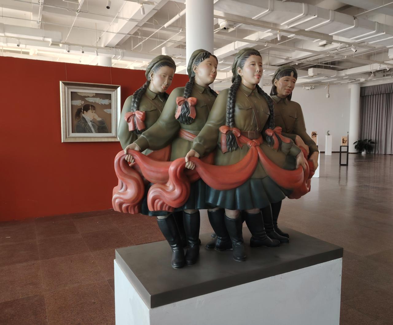 青岛市雕塑馆新展“青蓝之梦·东北师范大学美术学院师生优秀作品展”布展基本完成，静