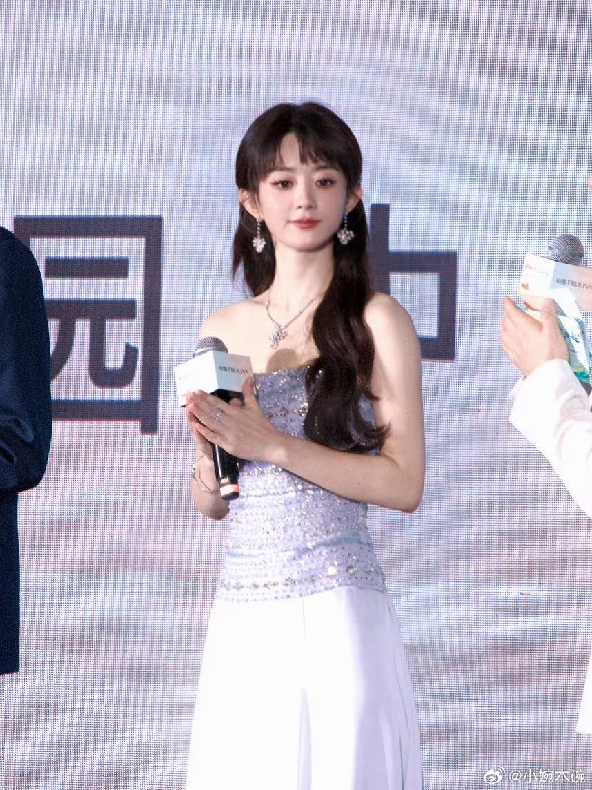 赵丽颖沁园年会 今天是丽丽公主！！！！！！继续看我们李镇长