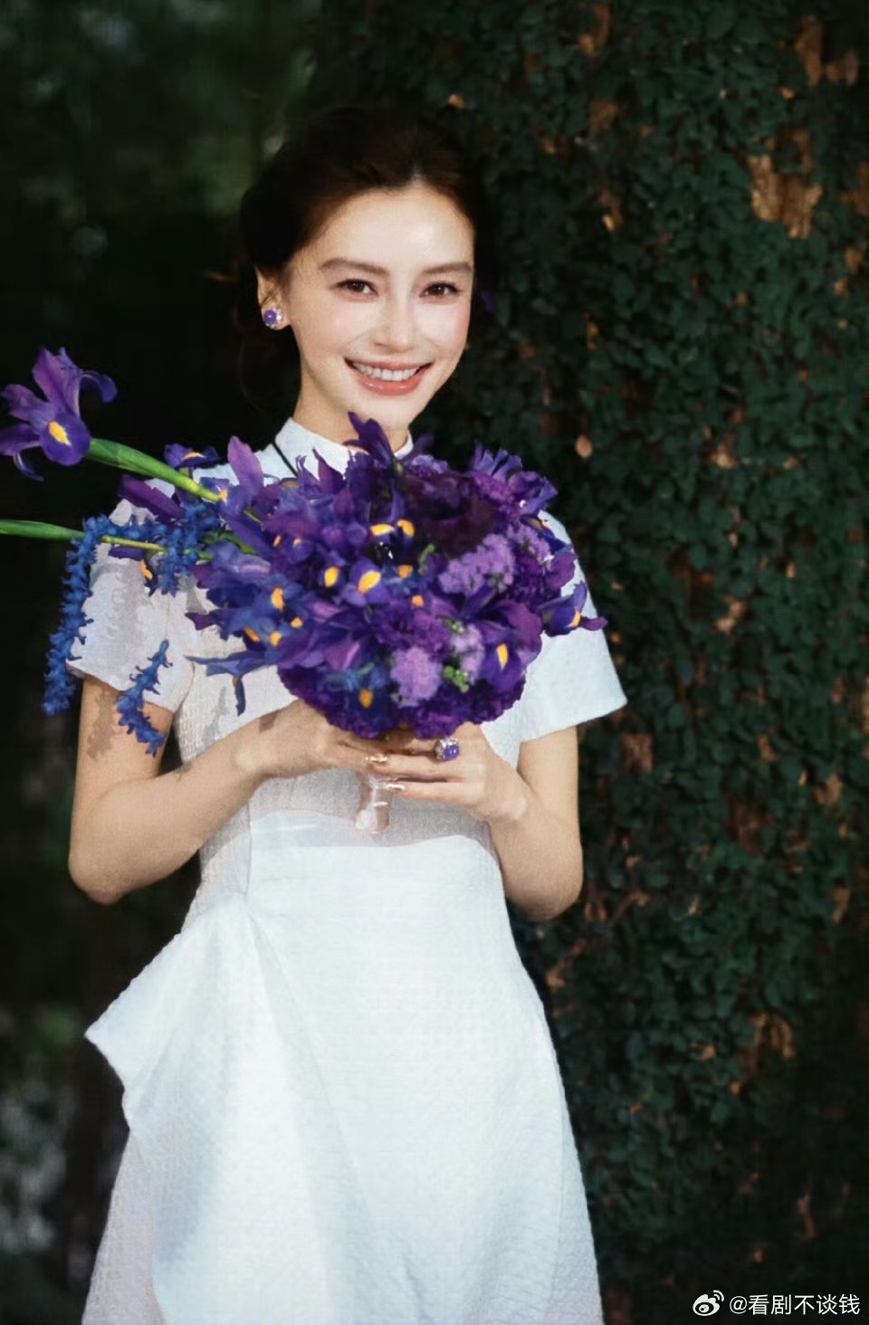 Angelababy紫瞳天呐 姐姐紫色瞳好蛊啊谁敢信此女已经37岁了！真是岁月从