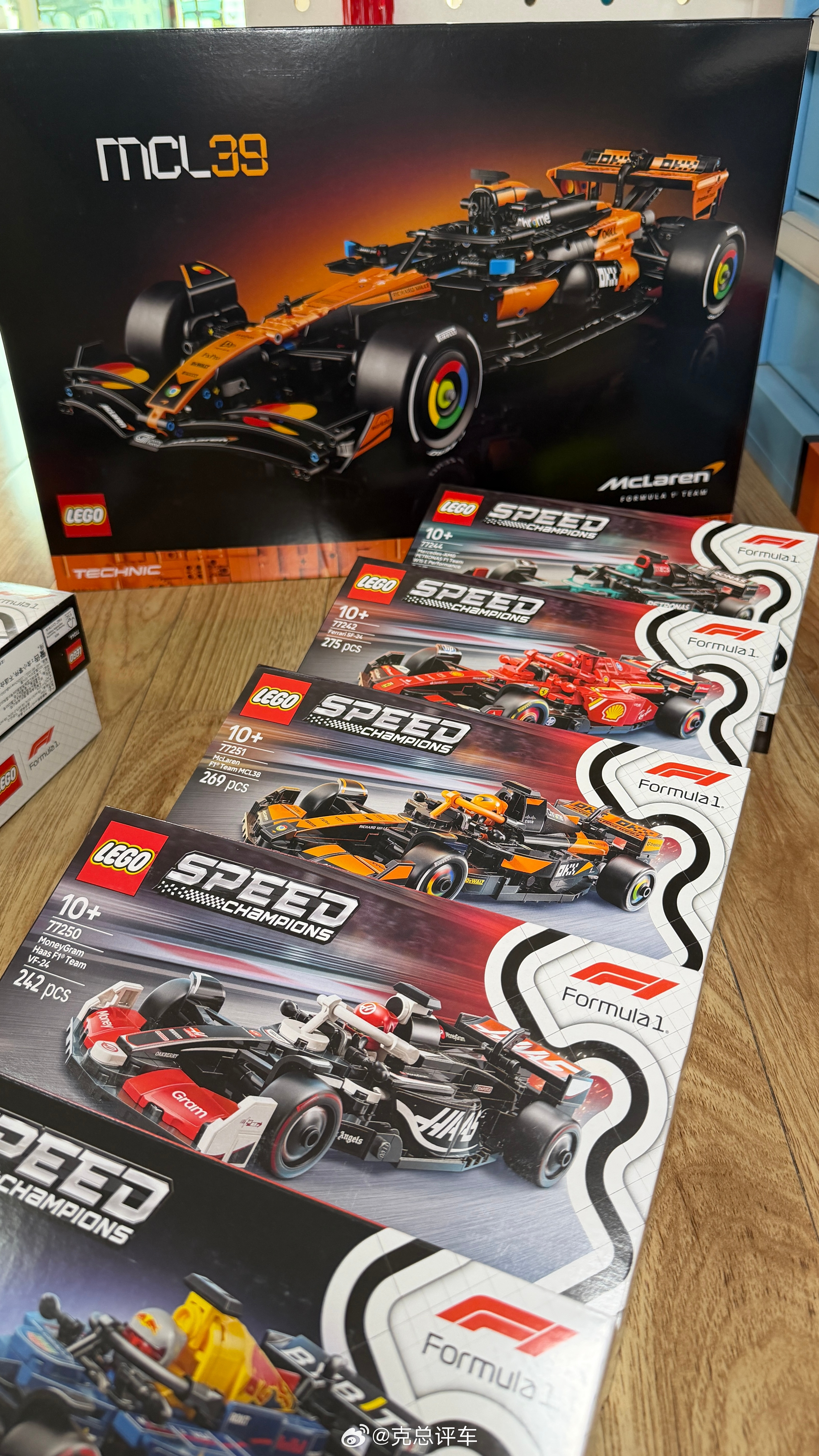 今年克总和乐高®品牌合作也第一时间体验了乐高机械组 42228 迈凯伦 MCL3