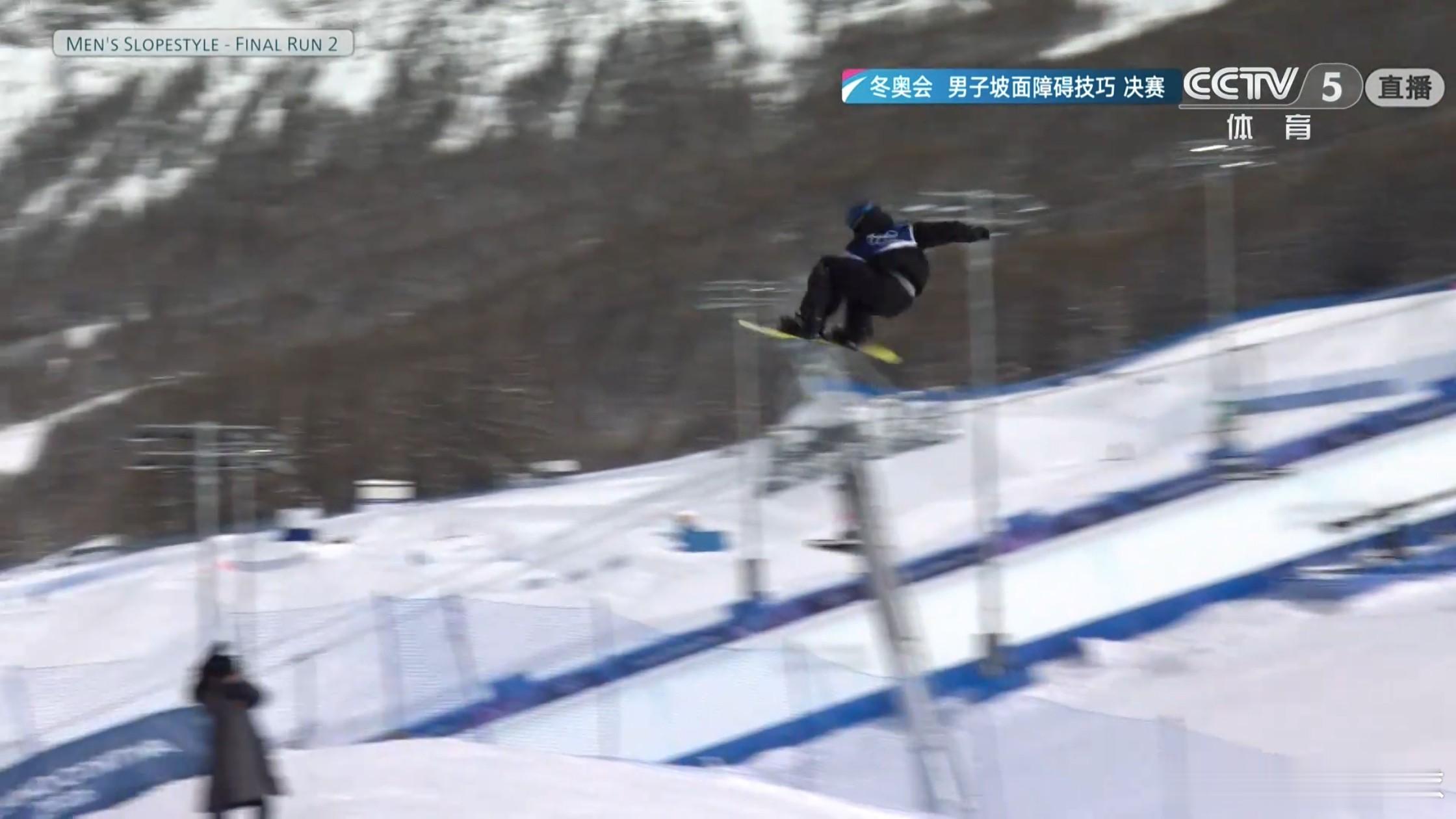 苏翊鸣首轮排第一 苏翊鸣第一滑82.41分 继续加油，目前还领先～ 