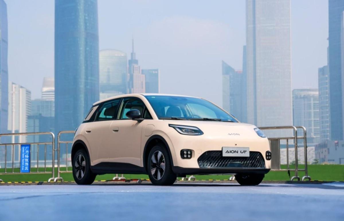 纯电小车舒适赛道，UT 330星辉版：“都让让，我示范”
作为每天穿梭在写字楼与