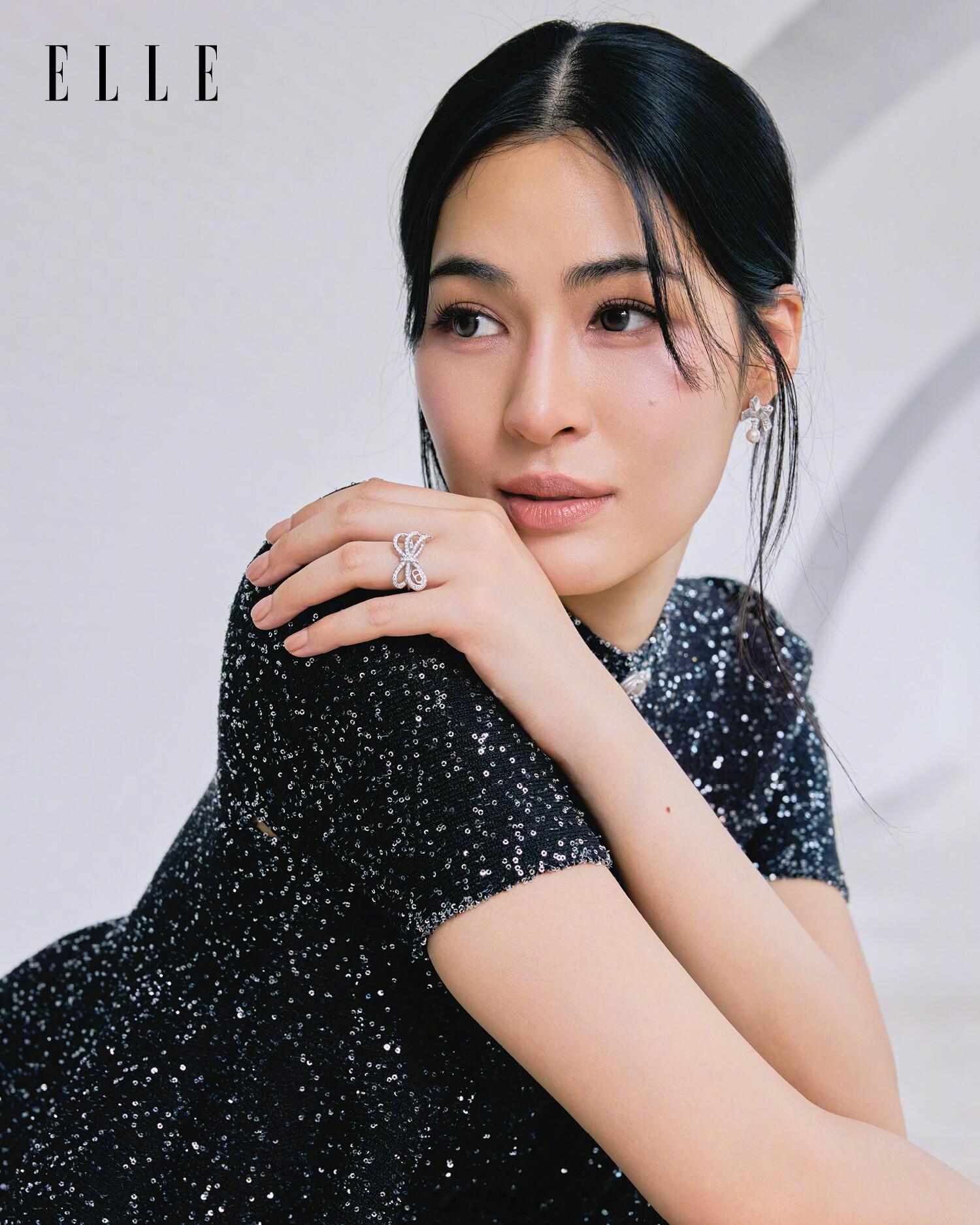 封面大赏 ELLE HK August 2026  ||  邝玲玲的二元魅力，再