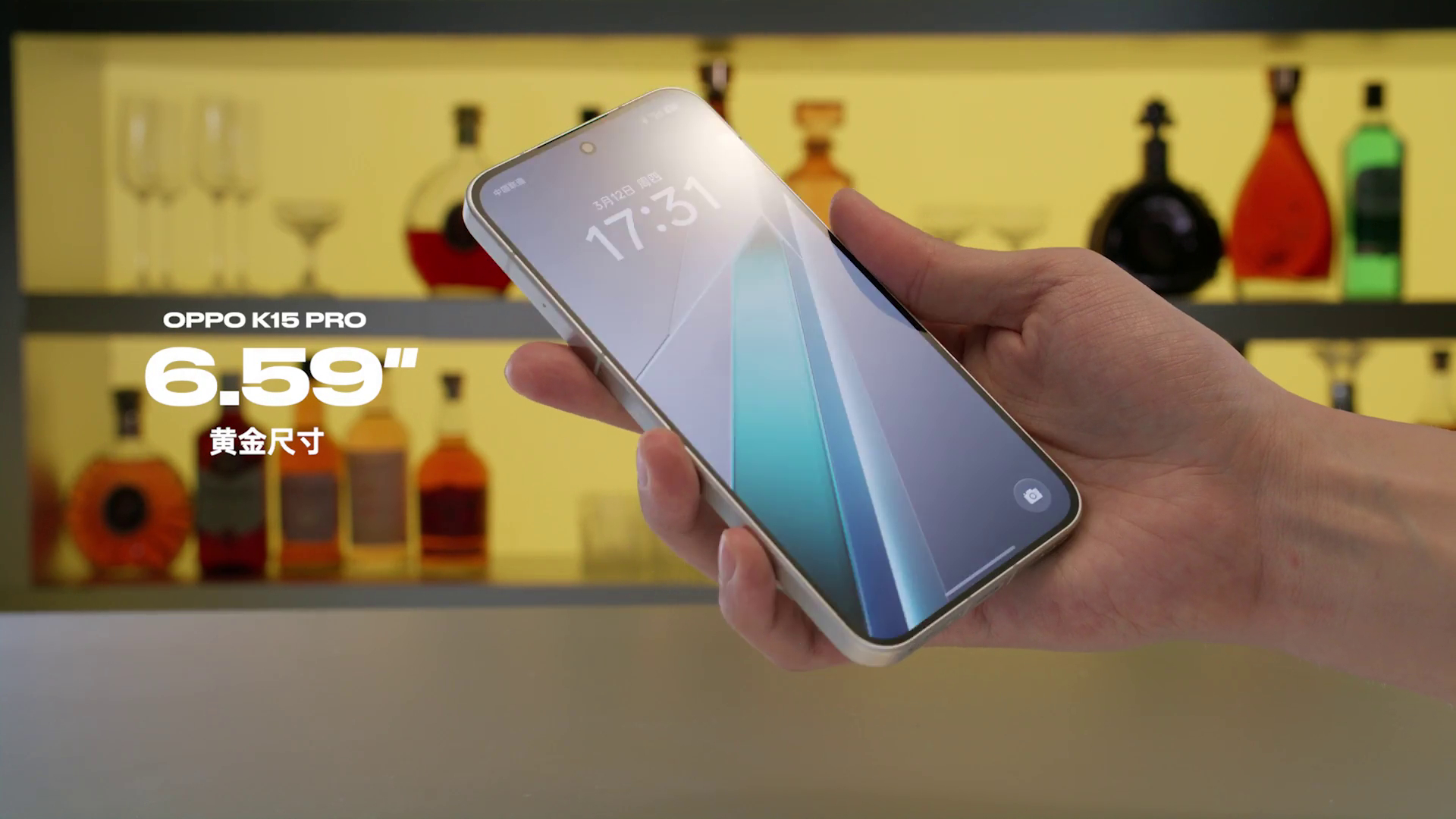 OPPO K15 Pro 系列OPPO K15 Pro 系列后盖上的超薄卡片镜头