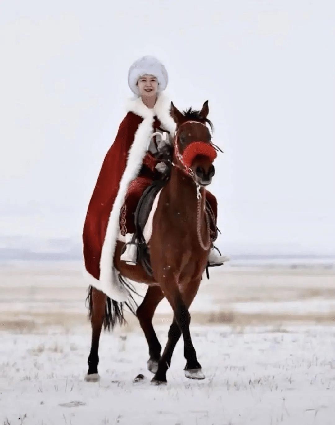 那个骑马上热搜的贺娇龙走了 47岁，她把最后一口气都用在了帮老乡卖货上

“贺书