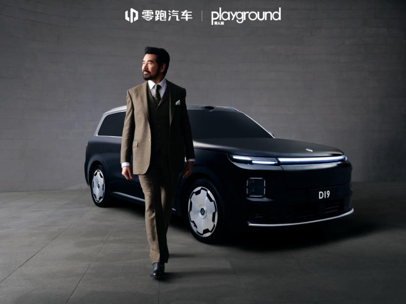 我妈不认识张若昀，进零跑店却一眼认出了他
这两天带全家去看车，第一站先冲了刚上市