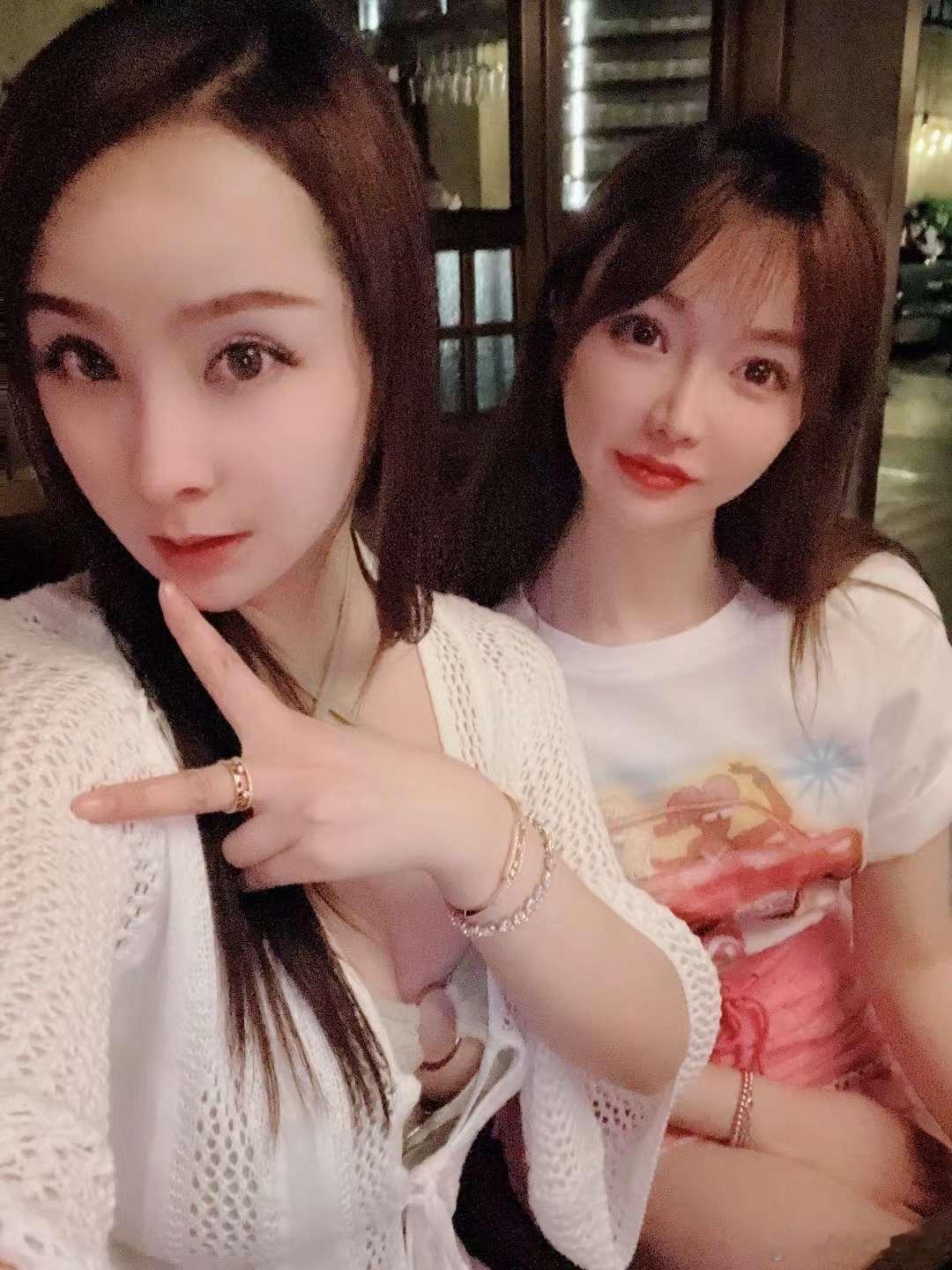这人是我最爱老妹腿长180就是头大 哈哈头大这件事只有我知道哈哈哈我的帽子这货带