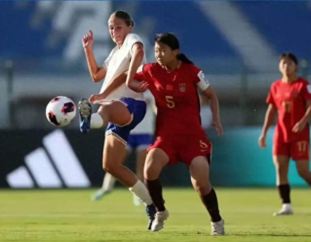 热泪盈眶！16岁门将两扑点球，中国U17女足绝杀欧洲亚军创造历史