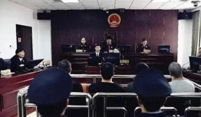 “太恶毒！”内蒙古赤峰市，一名放射科医生竟对女主任怀恨在心，竟然在她的水杯里偷偷