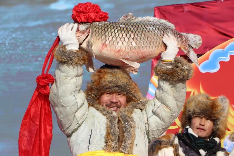 黑河爱辉区冬捕活动对中俄文化交流促进可不小。就像爱辉区举办的各类冰雪活动一样，冬