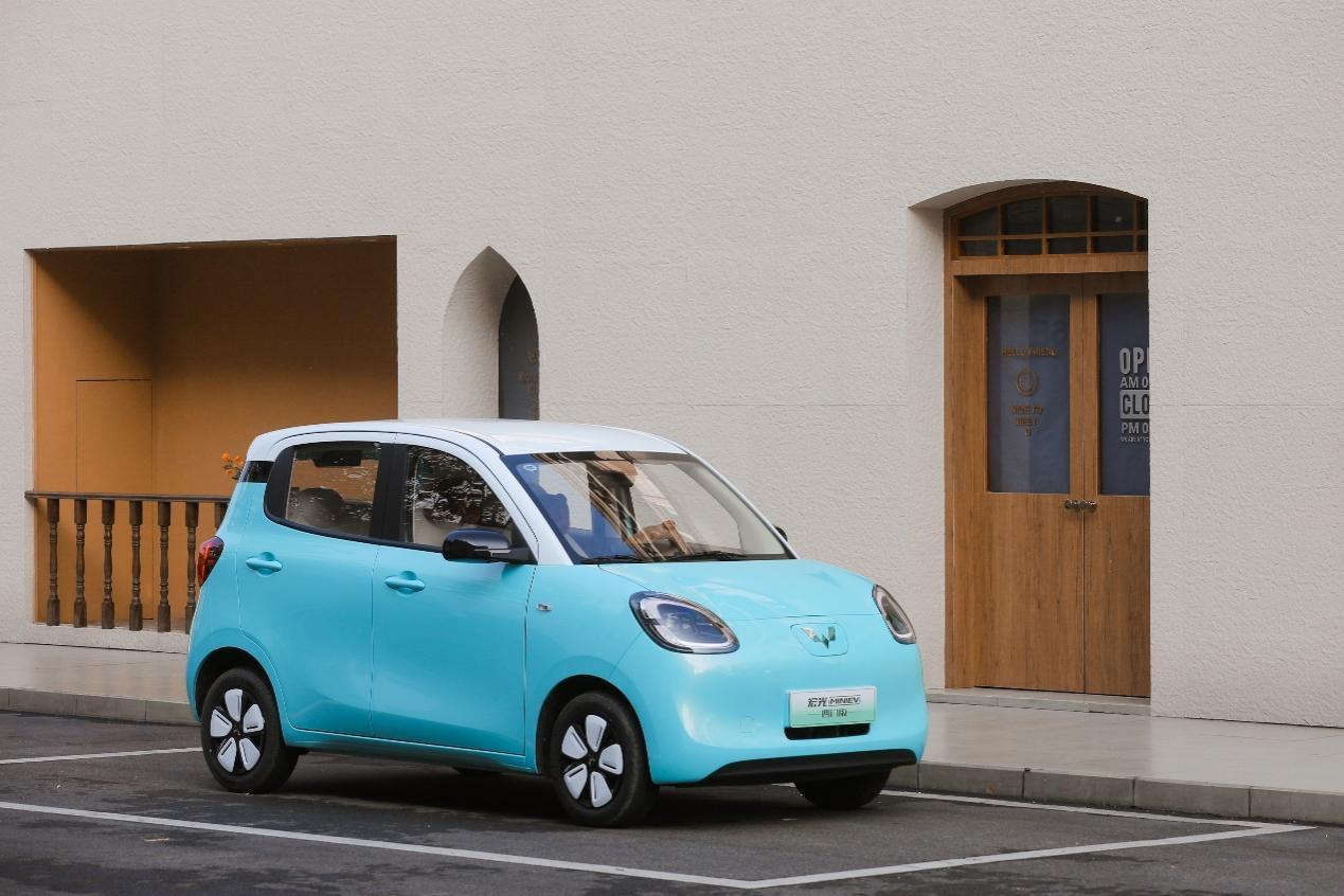 宏光MINIEV四门版301km臻享+款上市，代步车可以有多宝藏？
 
今天，上