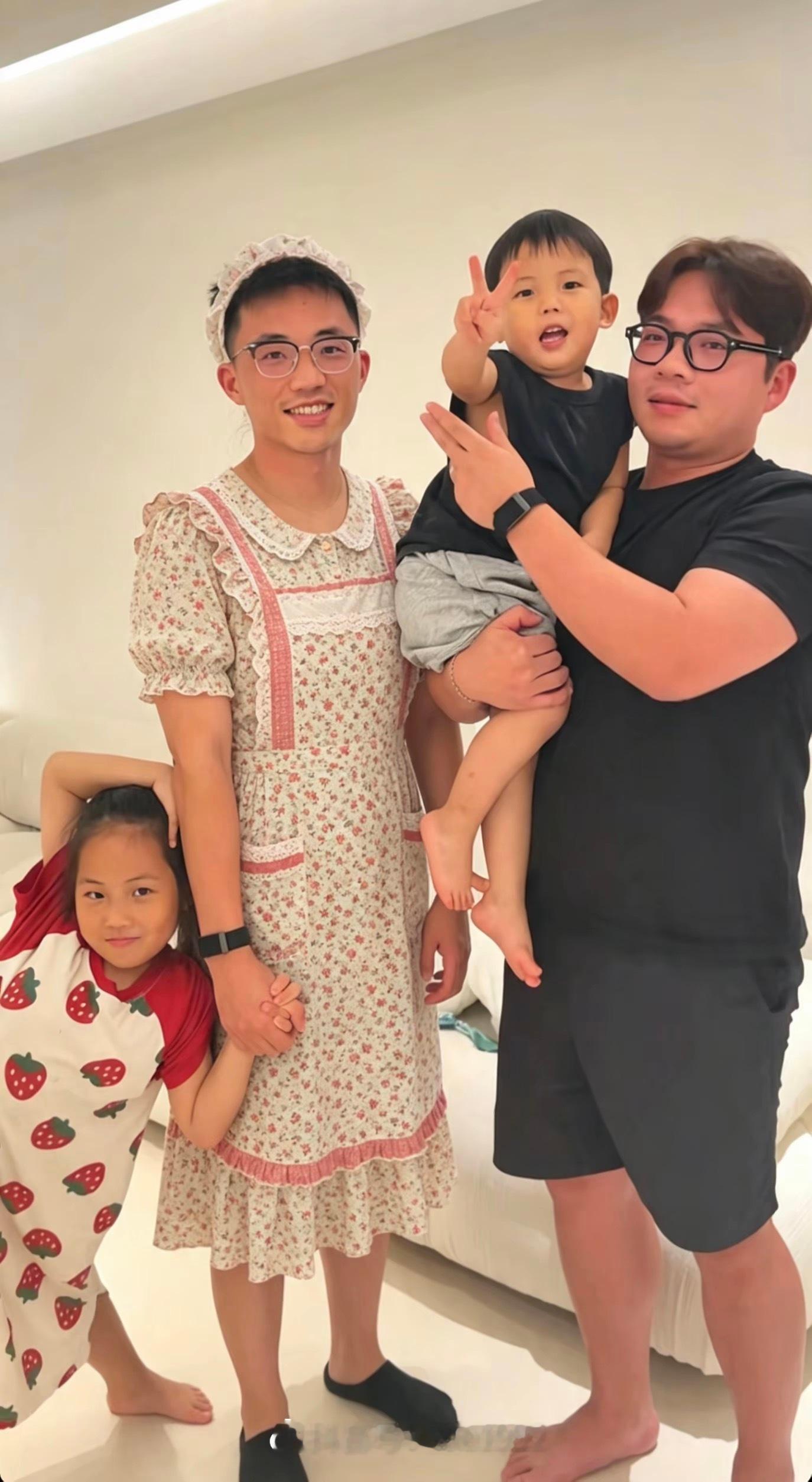 早。他们一家人很姓胡。