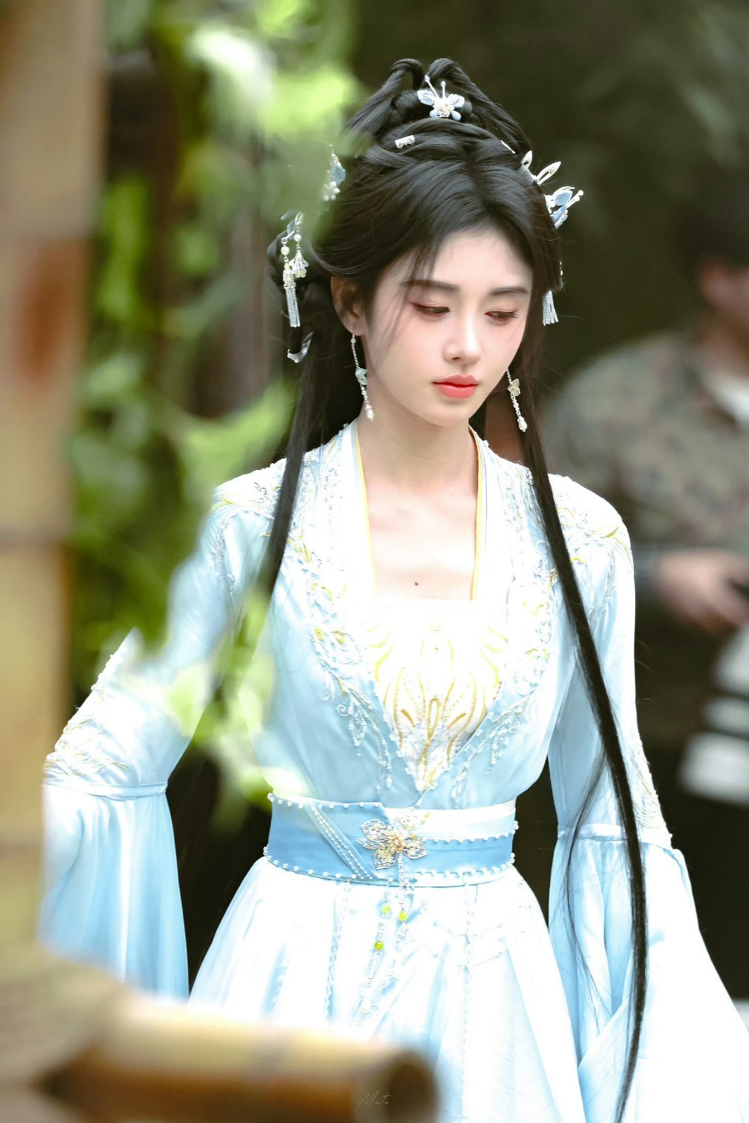 💙鞠婧祎露芜衣💙鞠婧祎上官芷 时至今日 我终于懂了 人与人之间淡淡的就好 我