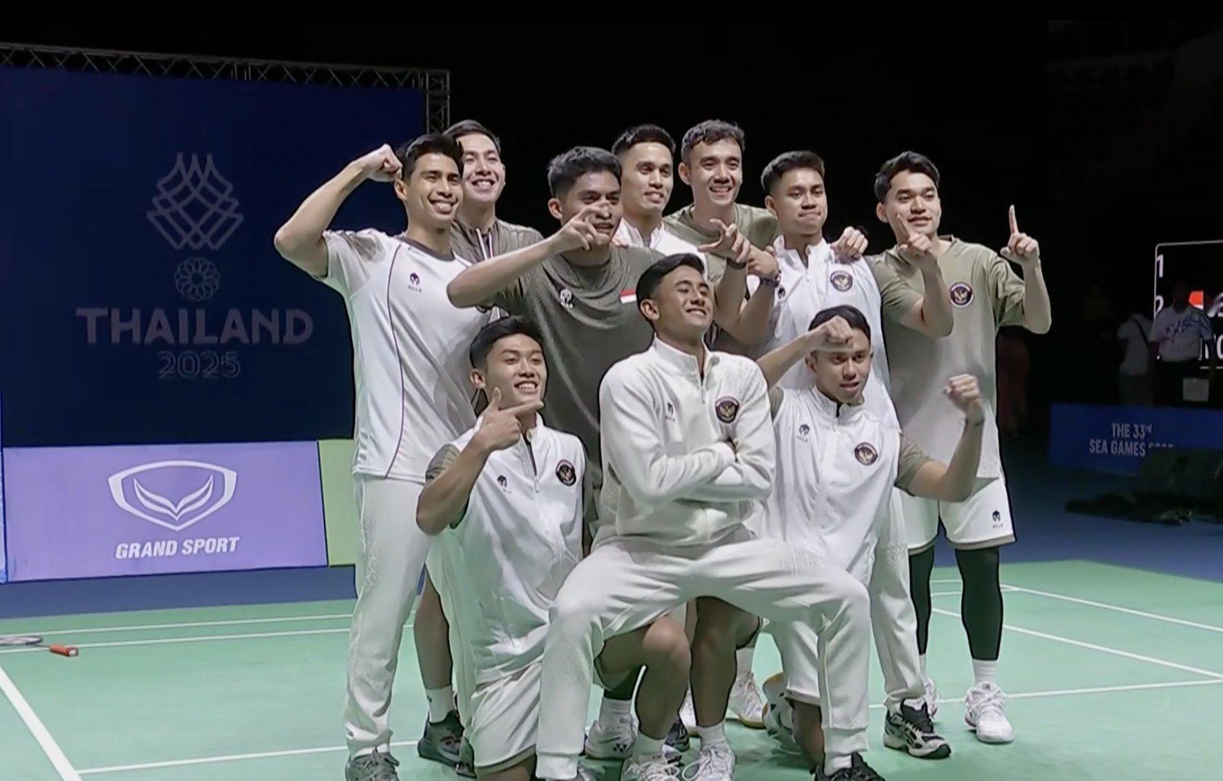 这种合影一看就知道谁的主意 