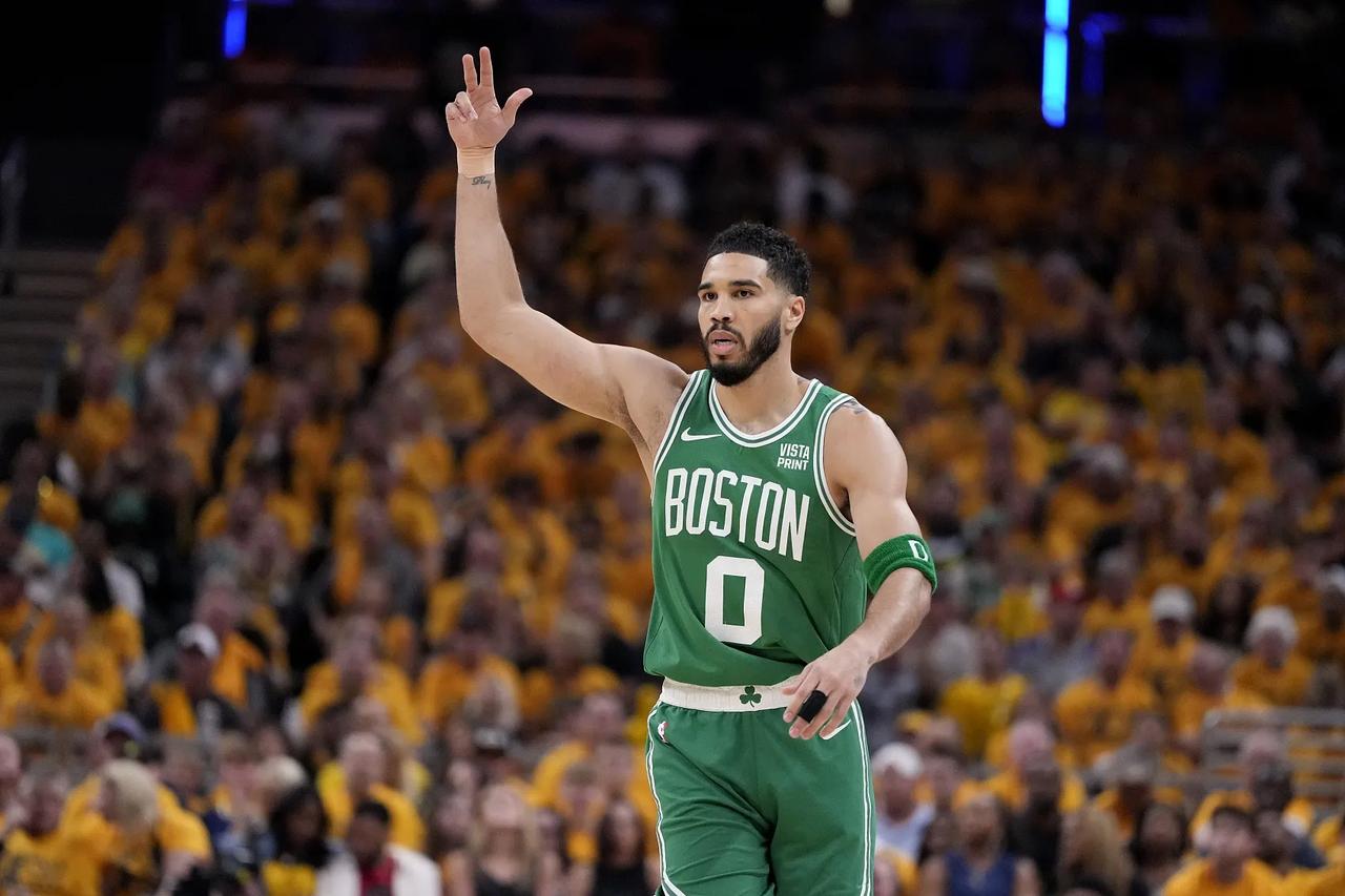 太厉害了！凯尔特人105-103步行者，以下三名球员的表现不得不称赞：

1、布