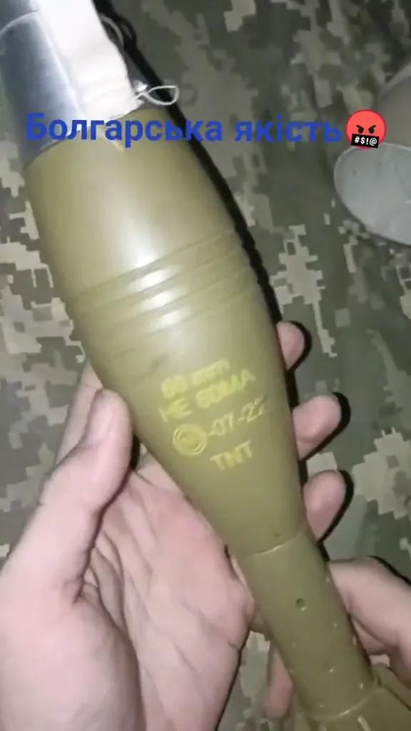 真坑爹！保加利亚人尽其所能帮助乌克兰。
视频画面中，一名乌克兰武装部队战士抱怨保