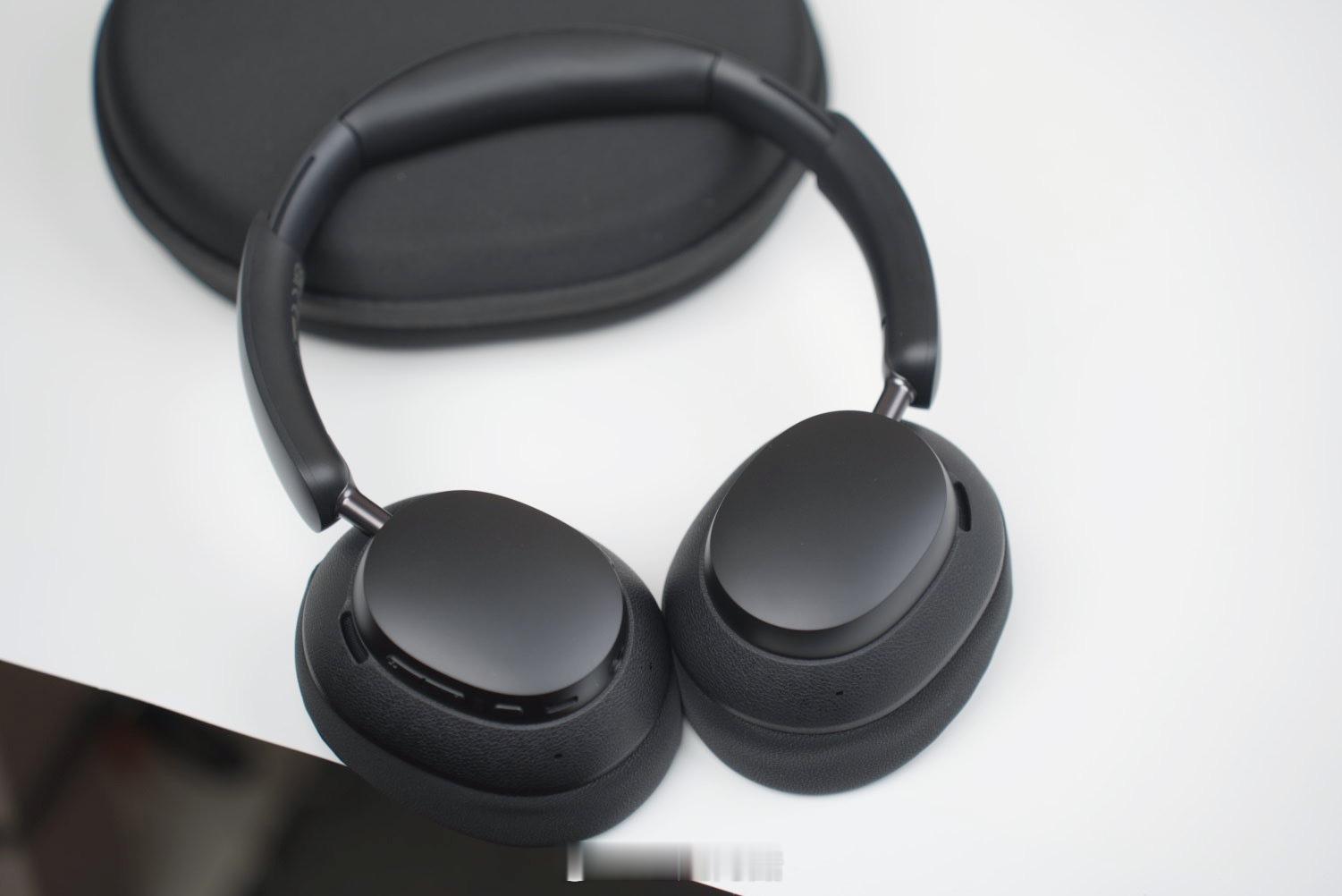 最近还体验了耀耀刚刚发布的首款头戴式自适应降噪耳机头戴式耳机2这是一款在我看来极