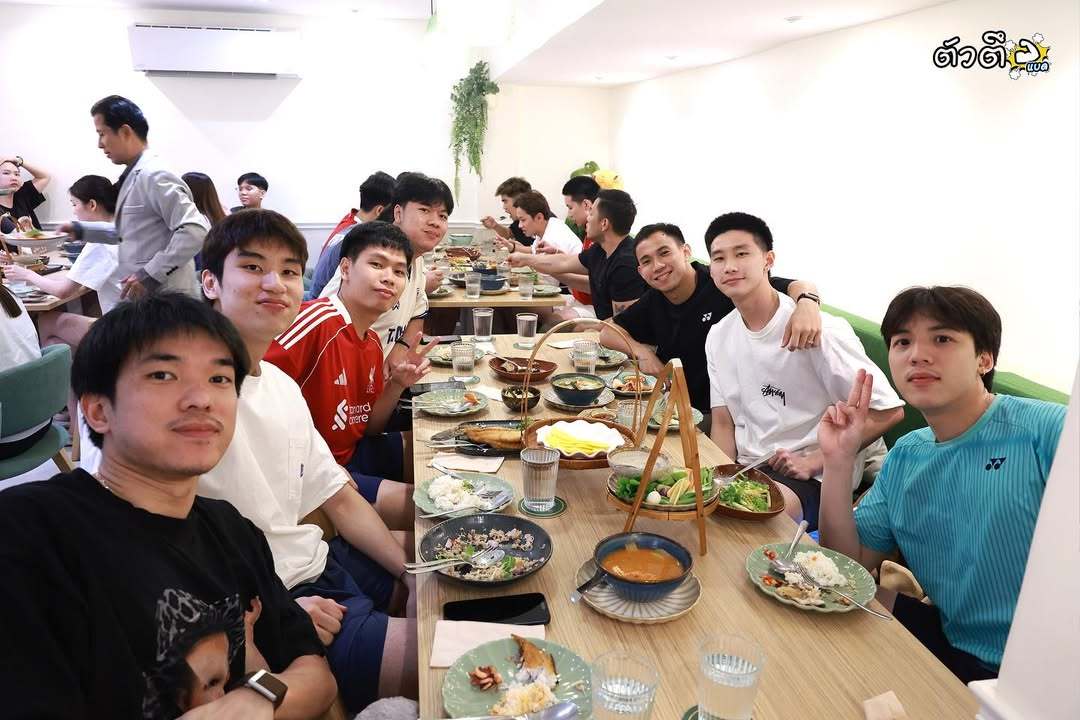 泰羽集训聚餐羽毛球