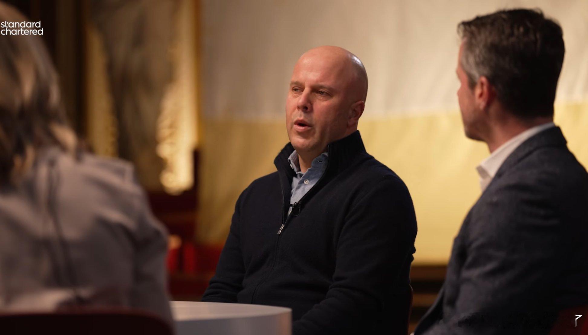 斯洛特谈及俱乐部雄心时表示："正如我们在赢得英超冠军后所说，相较于30年内两次夺