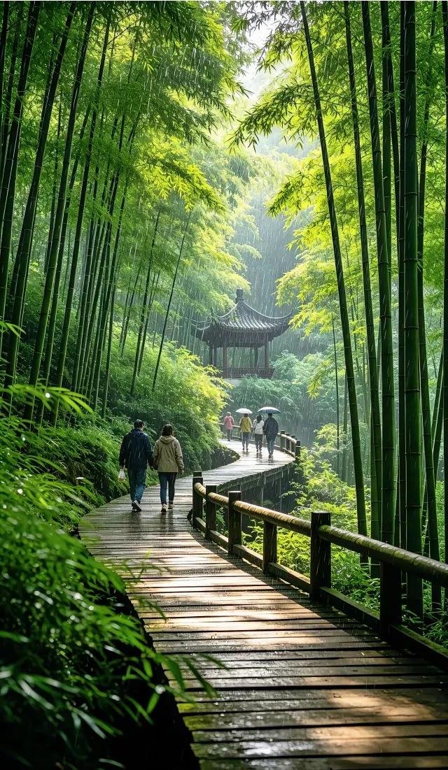 上联：梅天连雨润青阶
下联：云开雾散晴方好