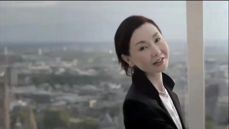 一直以为张曼玉是年龄大了才息影，谁知王晶说她40岁就退休不拍戏了[尬笑]，这确实