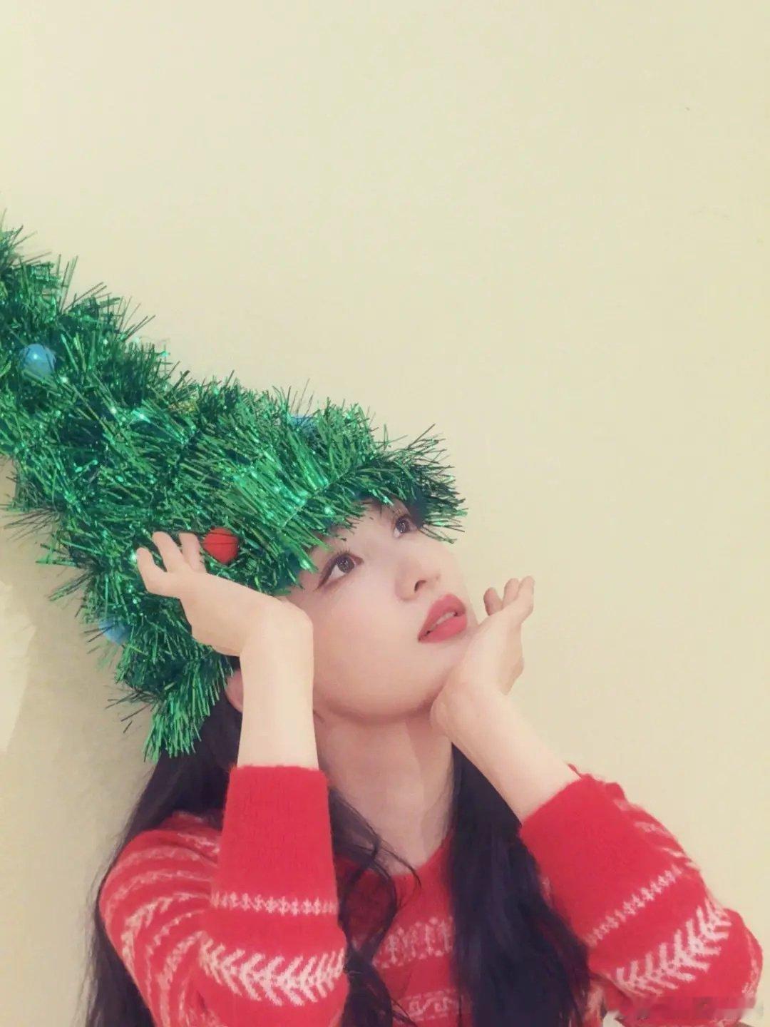 王楚然圣诞营业🈶女鹅的美貌稳定发挥中😌王楚然