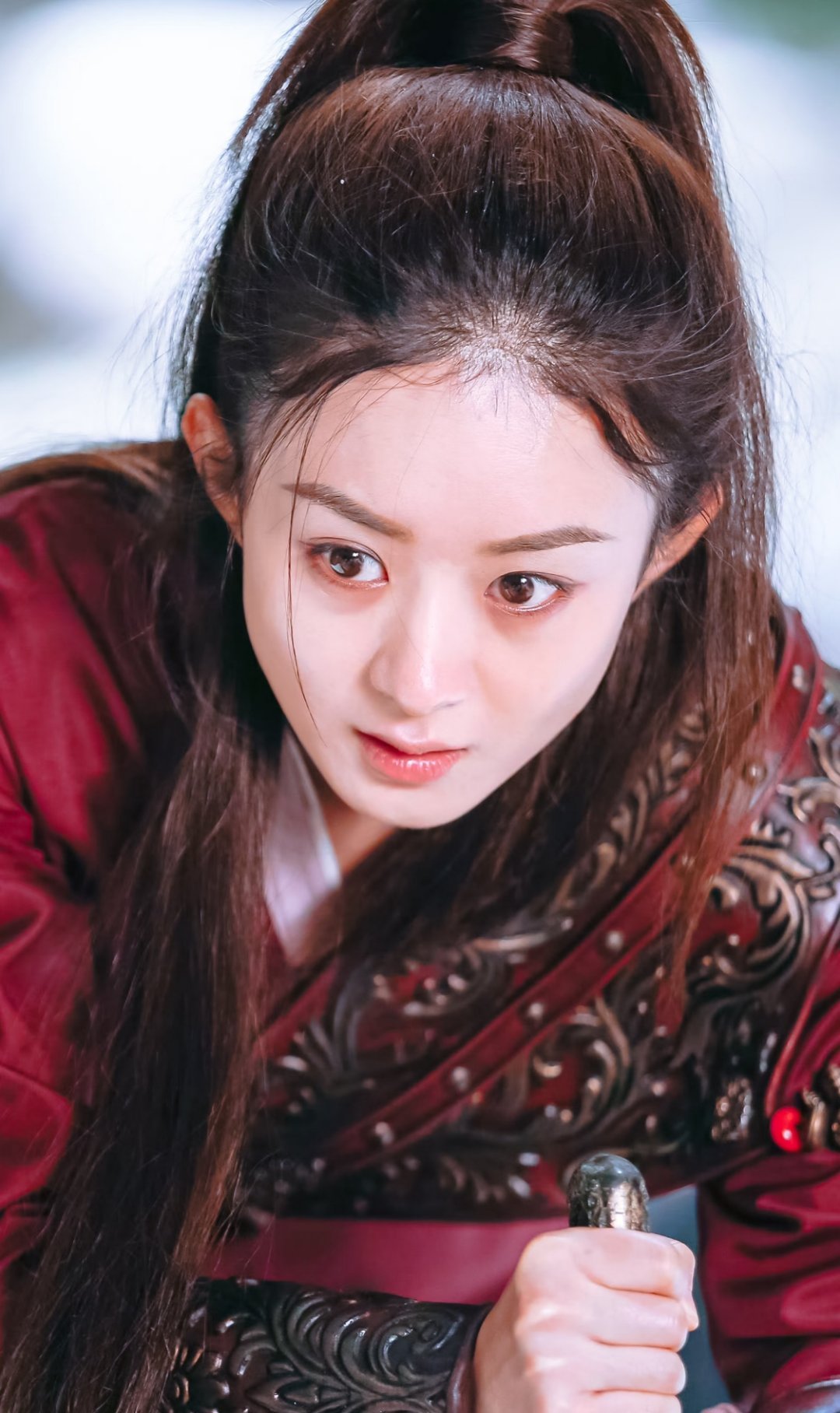 从被说圆脸演不了主角，到跑七年龙套没人搭理，她愣是一步一步扛过来了。看着她在《幸