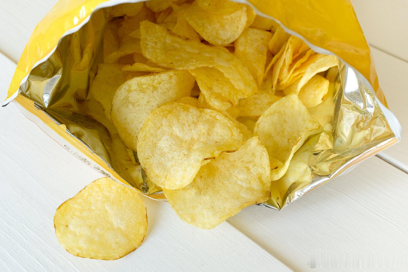 【百事多款零食降价】百事公司2月3日宣布将多款零食价格下调近15%，包括乐事、多