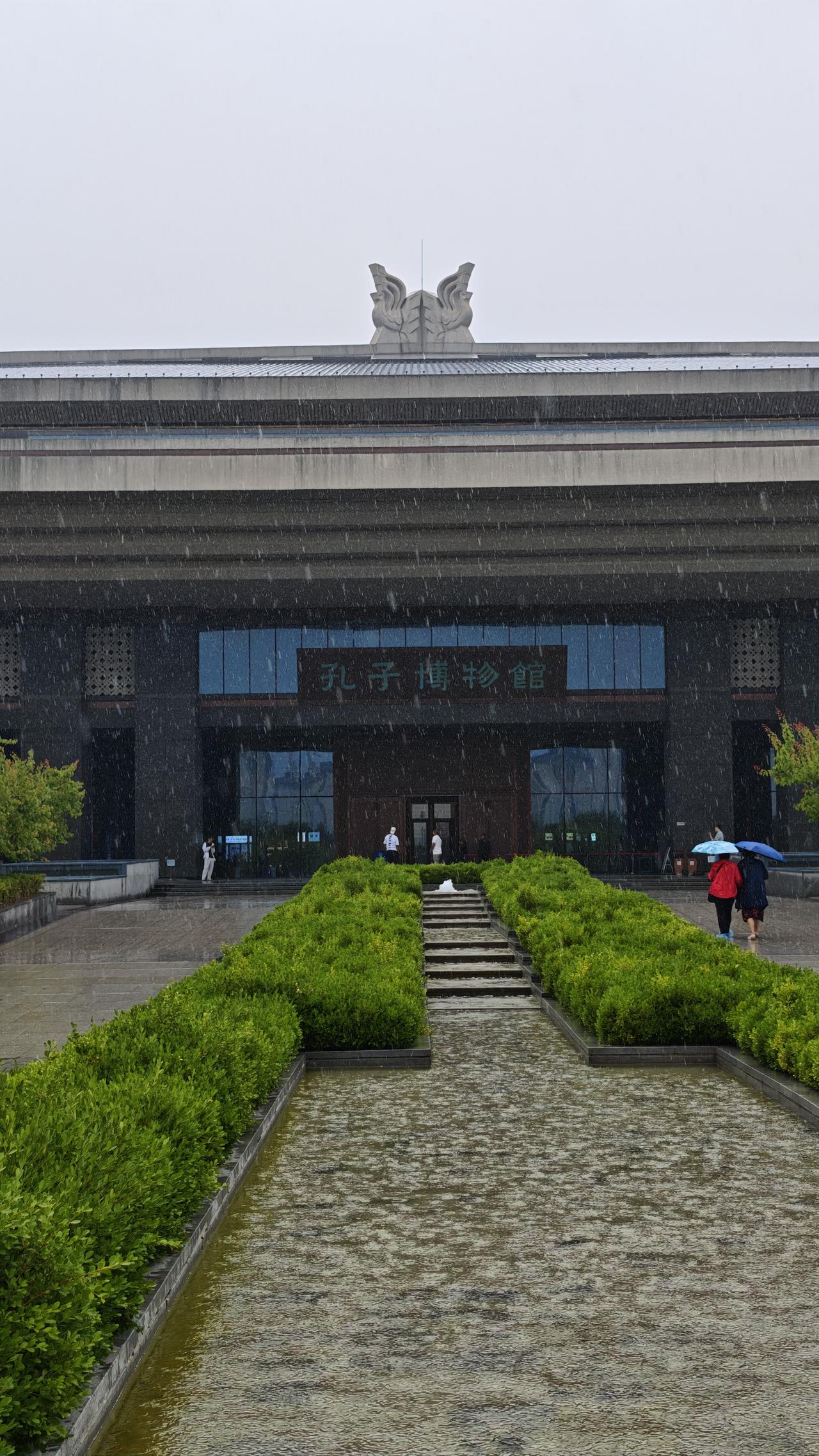 孔子博物馆

中国古代先哲不少，但给先哲建专题博物馆的，目前只知道“孔子博物馆”
