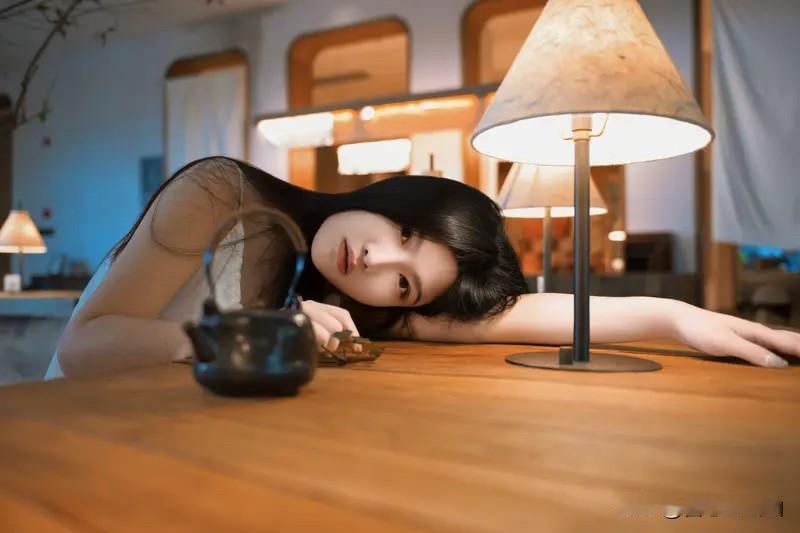 想摆脱中年危机，先从摆脱内疚开始。
内疚为什么是一种麻痹认知的慢性毒药？
因为它
