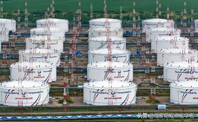 俄罗斯石油价格跌至每桶 65 美元：这对预算意味着什么？
作为其石油混合站以及 