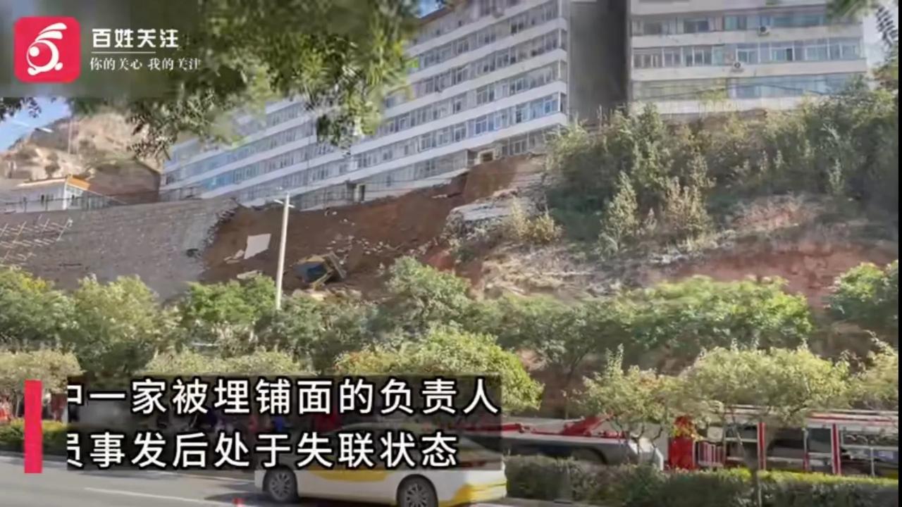 10月10日，甘肃兰州左家湾附近一街边护坡滑坡，大量土方倾泻而下将商铺埋压，有一