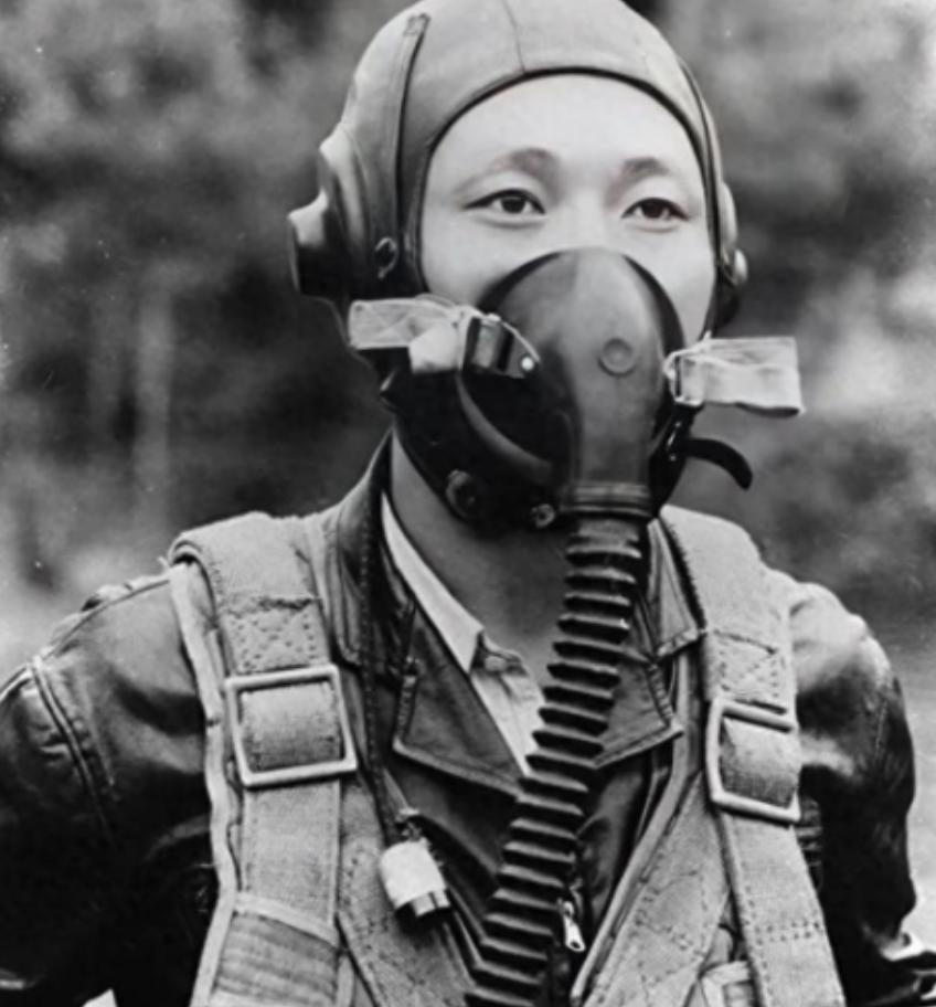 [微风]1953年，年仅21岁的朝鲜飞行员，开着当时世界上最先进的战机投诚美国，