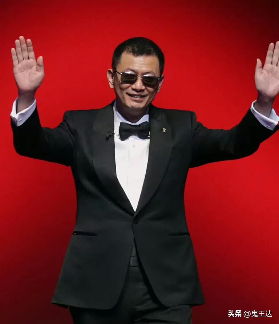 底裤被扒光！
今天先不说《繁花》，没想到墨镜王拍的电影，竟然亏了这么多钱。

1