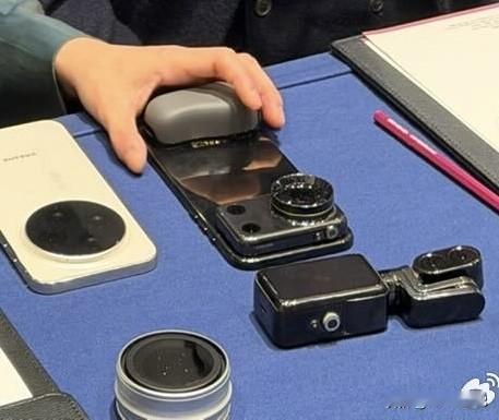 追觅手机来了，分两个系列高奢系列（图 3-6）与旗舰模块化系列（图 1-2），亮