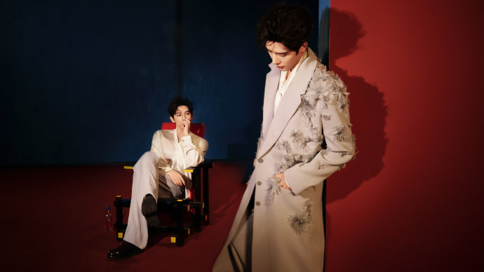 王安宇卷毛大衣造型 王安宇卷毛大衣造型，老王哥完全欧巴来的啊~ 